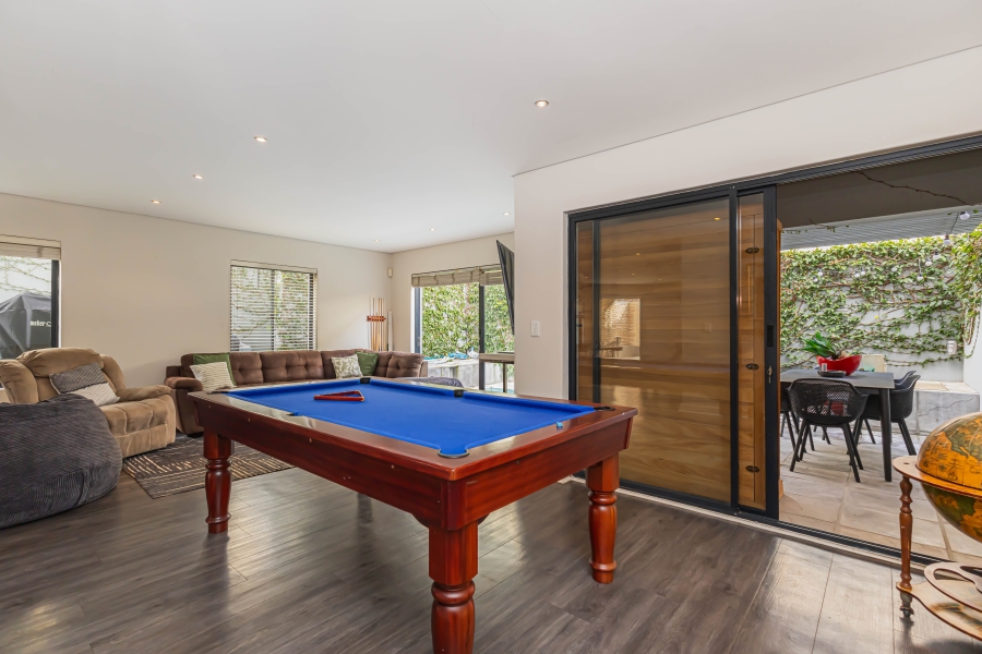 3 Bedroom Property for Sale in Sea Point Western Cape